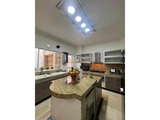 Casas, Venta en Ciudad Jardín