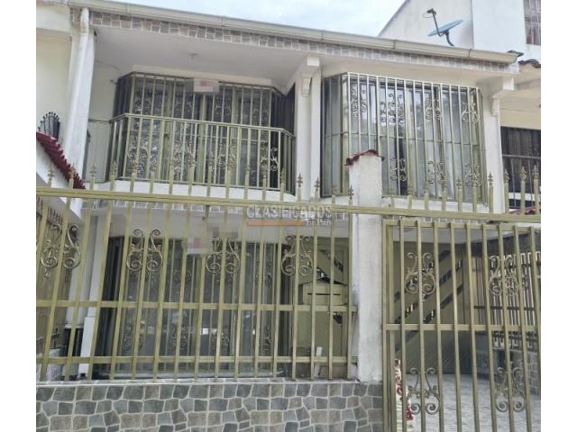 Casas, Venta en Ciudad 2.000