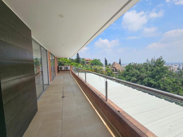 Apartamentos, Venta en Altos Menga