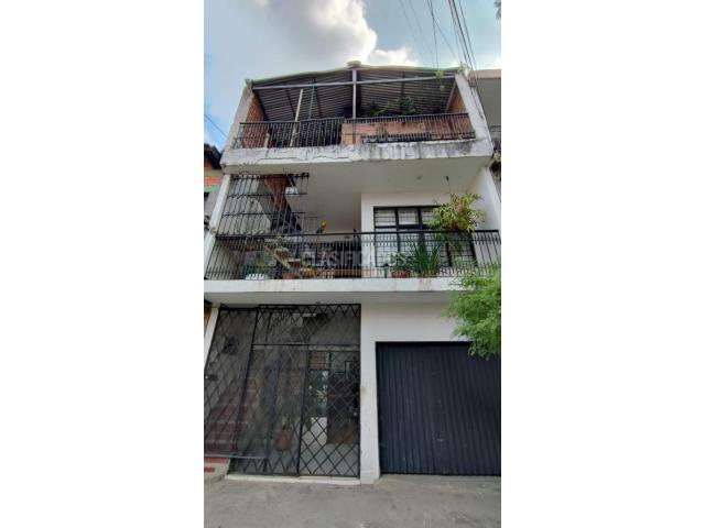 Casas, Venta en Santa Mónica Popular