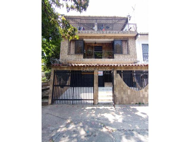 Casas, Alquiler en Primero de Mayo