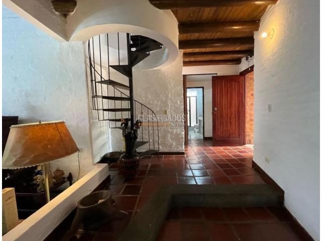 Casas, Venta en Ciudad Jardín