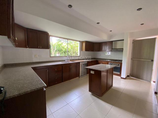 Casas, Alquiler en Ciudad Jardín