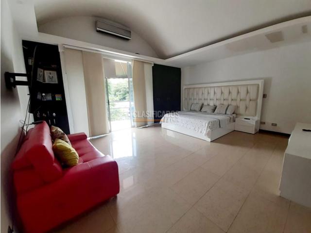 Casas, Venta en La Hacienda