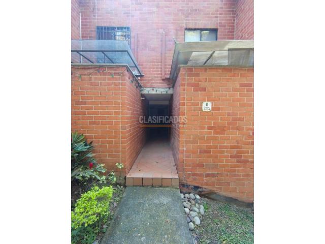 Casas, Alquiler en Ciudad Jardín