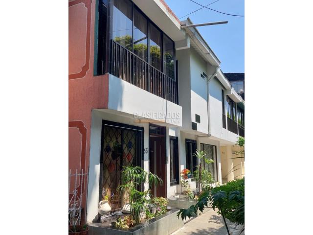 Casas, Venta en Santa Mónica Popular