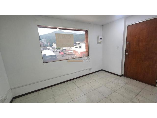 Oficinas y Consultorios, Venta en Centro Ccial. Pasarela