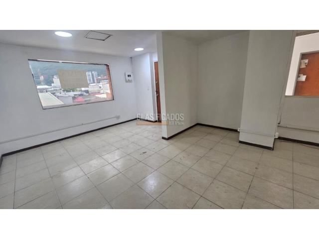 Oficinas y Consultorios, Venta en Centro Ccial. Pasarela