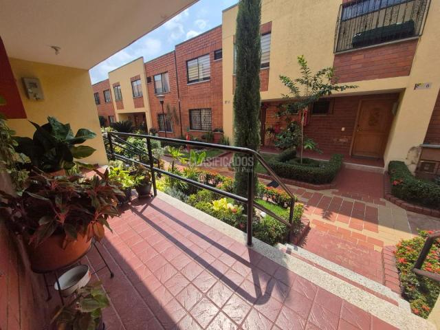 Casas, Venta en La Hacienda