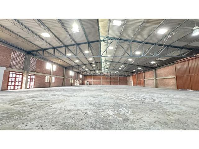 Locales y Bodegas, Alquiler en La Nubia