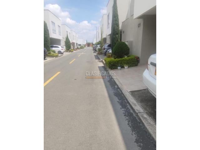 Casas, Venta en Ciudad Country