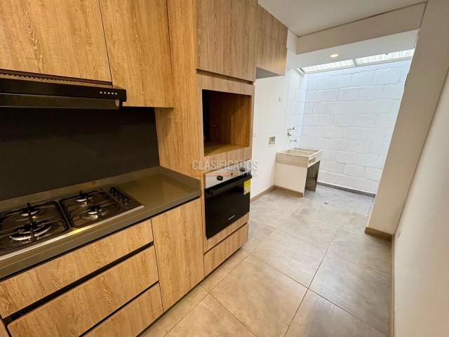 Casas, Alquiler en Ciudad Country