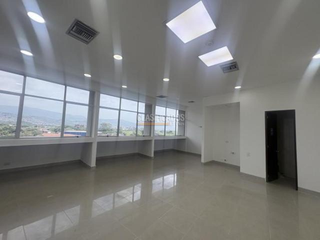 Oficinas y Consultorios, Venta en Centro Ccial. Unicentro