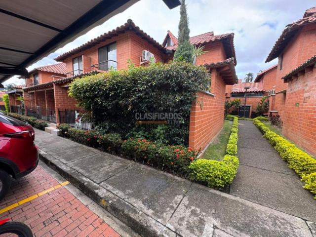 Casas, Venta en Ciudad Jardín