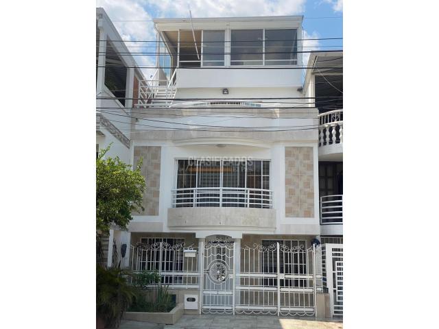 Casas, Venta en Paseo de los Almendros