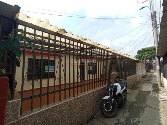 Casas, Alquiler en Salomia