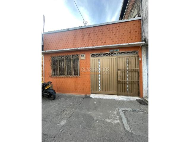 Casas, Venta en Saavedra Galindo