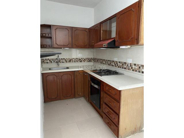 Casas, Alquiler en Belisario Caicedo