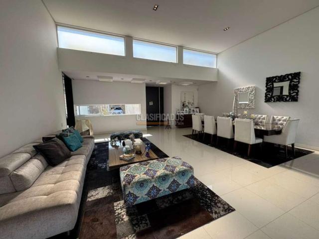 Casas, Venta en Ciudad Jardín