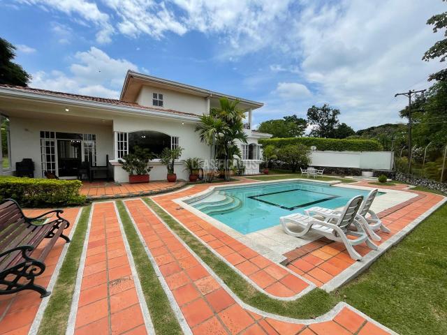 Casas, Venta en Ciudad Jardín