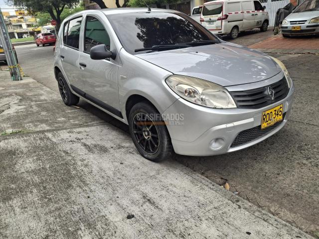 Renault Sandero 2011