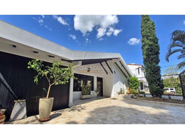 Casas, Venta en La Flora