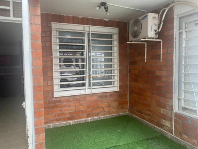 Casas, Alquiler en La Flora