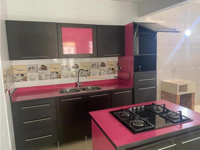 Casas, Alquiler en La Flora