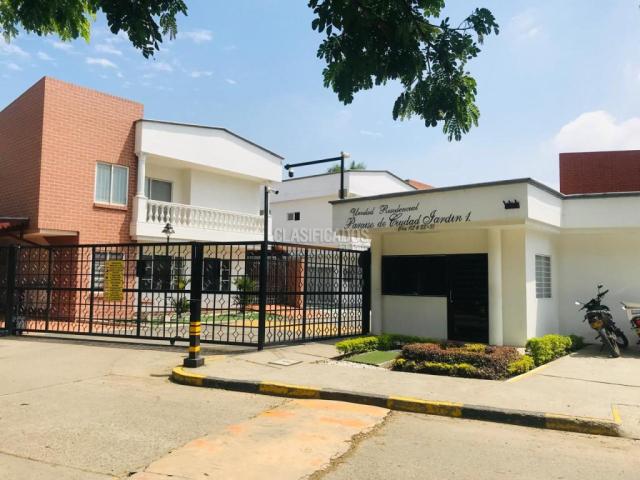 Casas, Venta en Ciudad Jardín