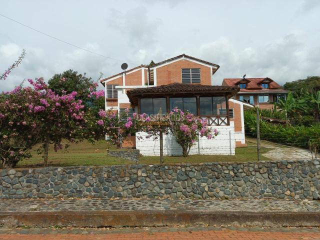 Casas, Venta en Calima (Darién)