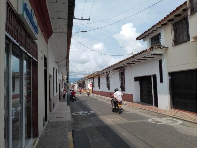 Oficinas y Consultorios, Venta en Buga