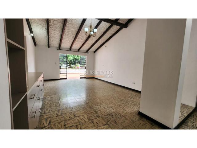 Casas, Venta en El Refugio