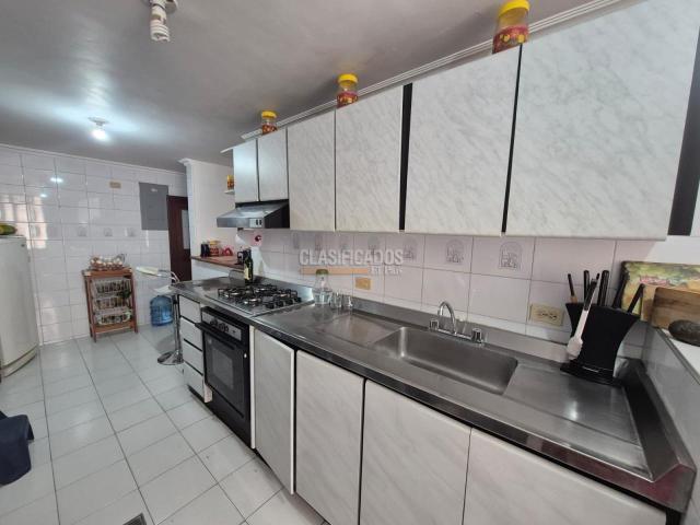 Apartamentos, Venta en Santa Mónica Residencial