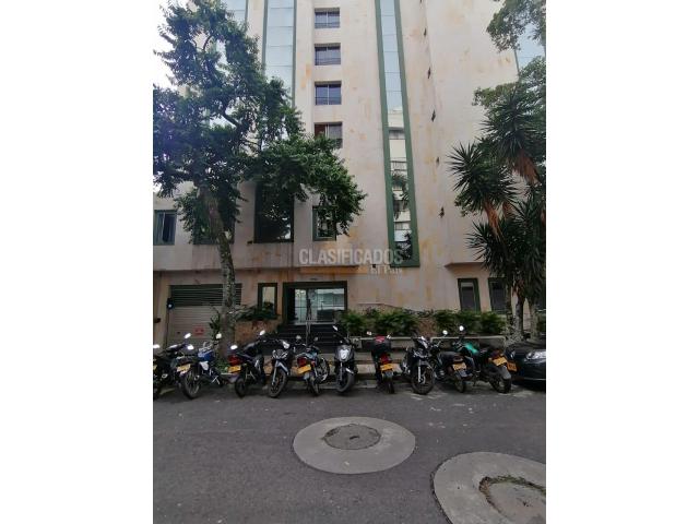 Oficinas y Consultorios, Alquiler en Centenario