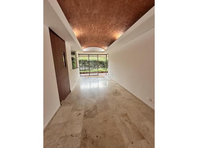 Apartamentos, Venta en Altos Menga