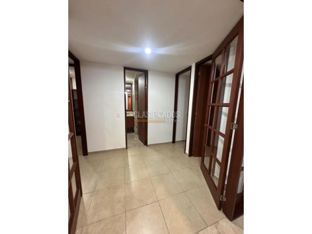 Apartamentos, Venta en Altos Menga