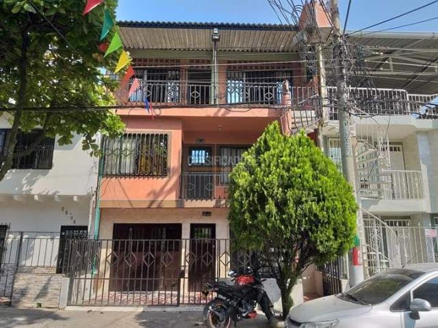 Casas, Venta en Ulpiano Lloreda