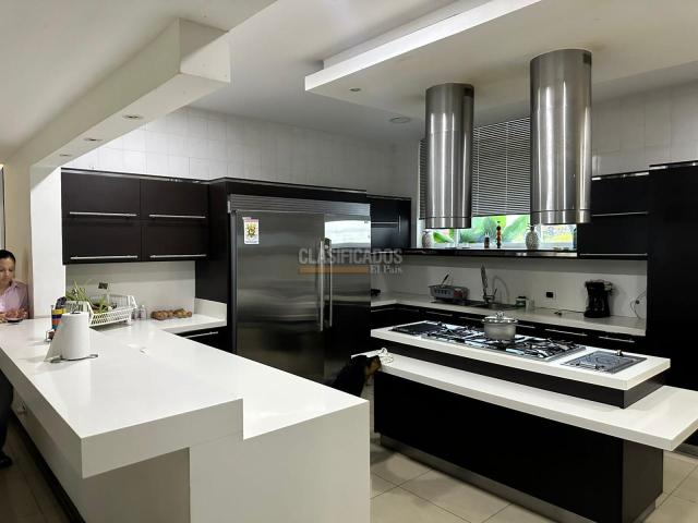 Casas, Venta en Ciudad Jardín