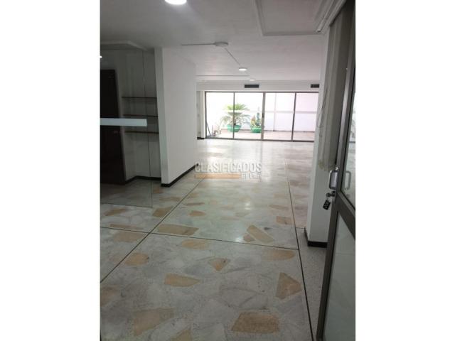 Oficinas y Consultorios, Alquiler en Santa Mónica Residencial