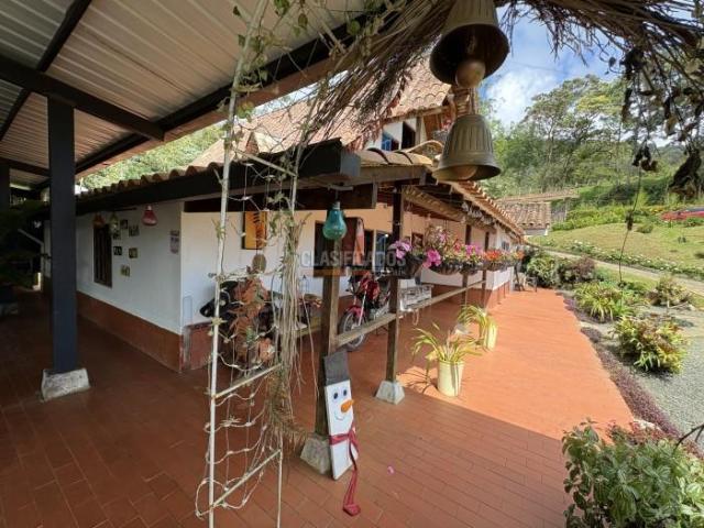 Edificios, Venta en Yumbo