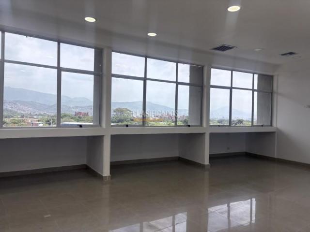 Oficinas y Consultorios, Venta en Centro Ccial. Unicentro