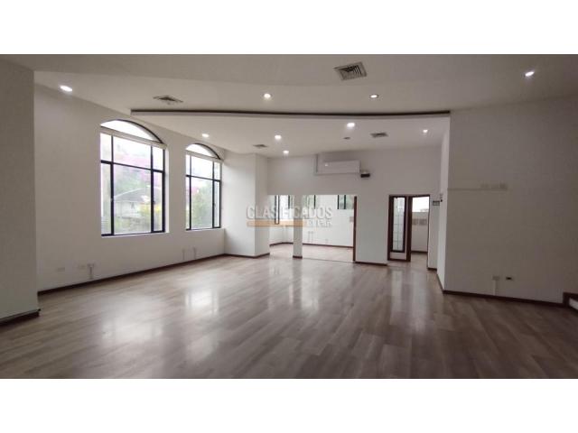 Oficinas y Consultorios, Alquiler en El Peñón