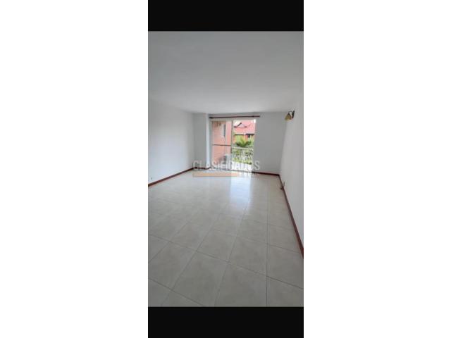 Apartamentos, Alquiler en Prados del Limonar