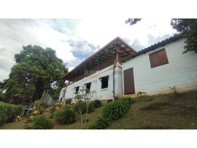 Fincas y Casas Campestres, Venta en Yumbo