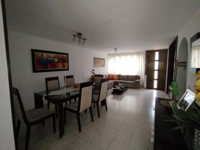 Casas, Venta en La Flora