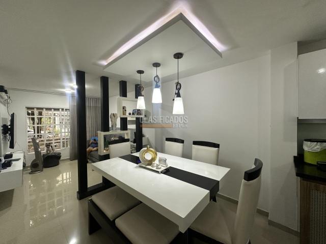 Casas, Venta en Ciudad 2.000