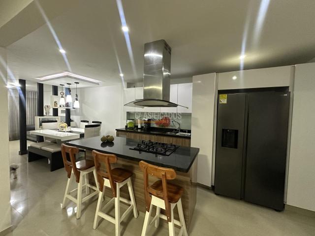 Casas, Venta en Ciudad 2.000