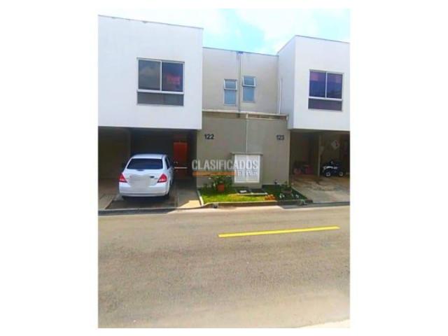 Casas, Venta en Ciudad Country