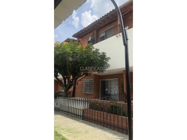 Casas, Venta en Hacienda Parque