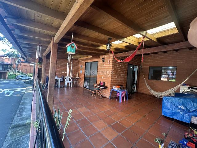 Casas, Venta en Ciudad Jardín